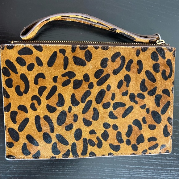 Guess Women’s Cheetah Print Brown Wristlet - Picture 4 of 6